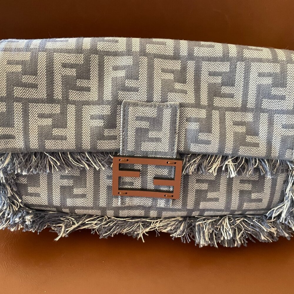Fendi baguette purse